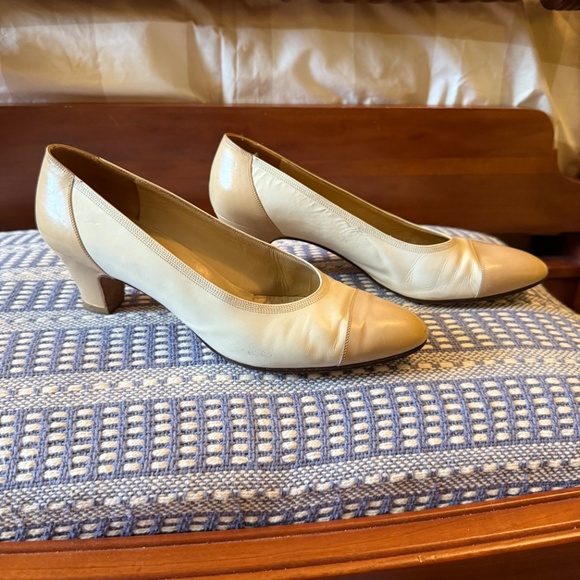 Vintage Ferragamo Kitten Heel - Picture 5 of 7